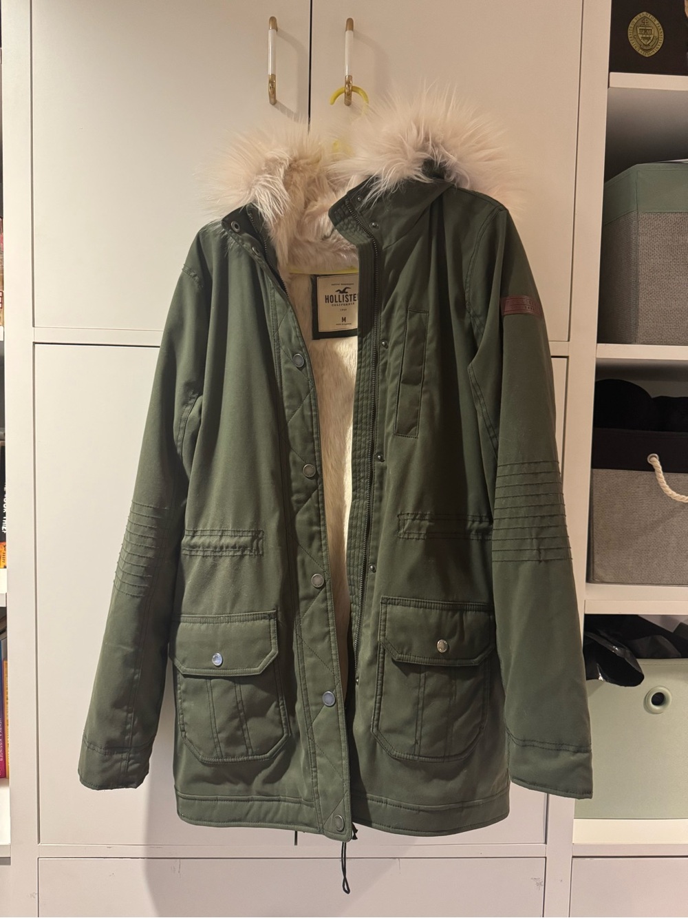 Hollister Women's Olive Green Parka with Cream/Pink Faux Fur Lining